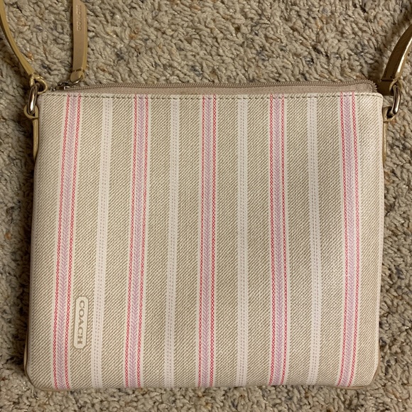 ✨NWOT✨Coach crossbody purse - Picture 3 of 7